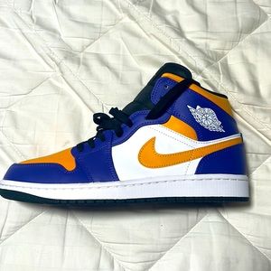 air Jordan 1 mid (lakers)